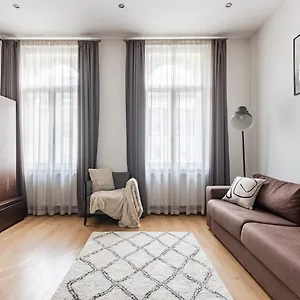  Appartement Place Of Grace - 50 Meters From Dancing House